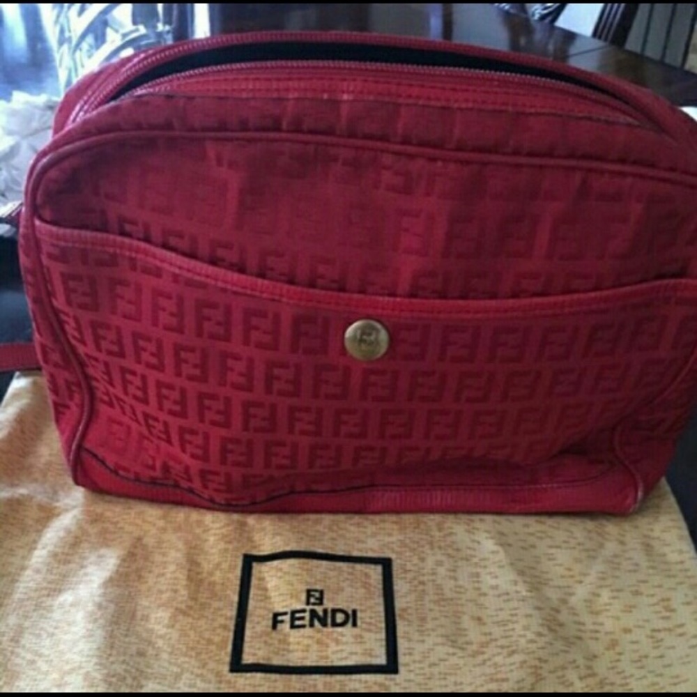 FENDI: Vintage Fire Engine Red Cross body SALE🔥